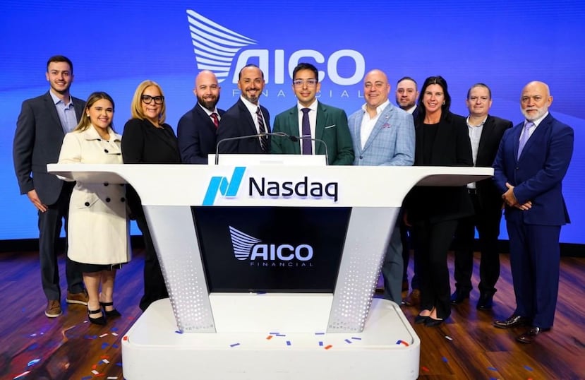 El equipo de AICO celebra su éxito desde el podio del foro más importante de Nasdaq, reafirmando su liderazgo y su visión en la industria financiera.