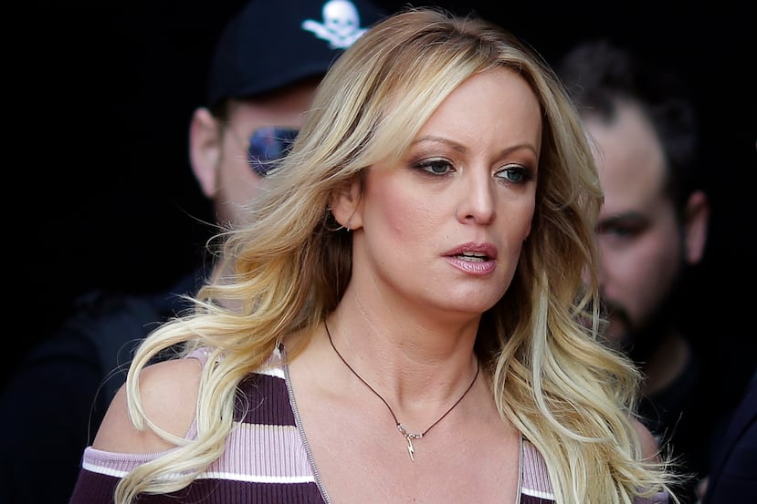 ARCHIVO - La actriz de cine para adultos Stormy Daniels llega a la inauguración de la feria de entretenimiento para adultos Venus en Berlín, el 11 de octubre de 2018. Un abogado de Donald Trump declaró el jueves 30 de marzo de 2023 que le informaron que el expresidente había sido acusado en Nueva York de cargos relacionados con pagos a Daniels realizados durante la campaña presidencial de 2016 para silenciar acusaciones de una relación sexual extramatrimonial. (Foto AP/Markus Schreiber, Archivo)