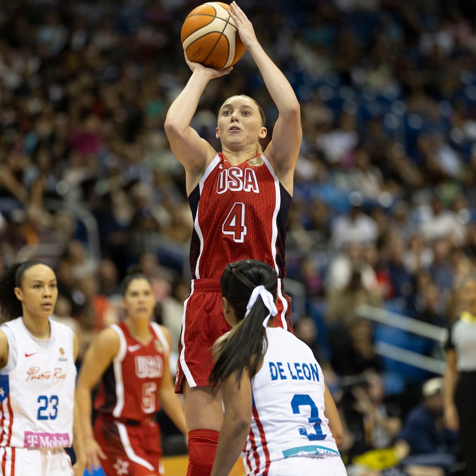 Paige Bueckers anotó 16 puntos en el triunfo de Estados Unidos.