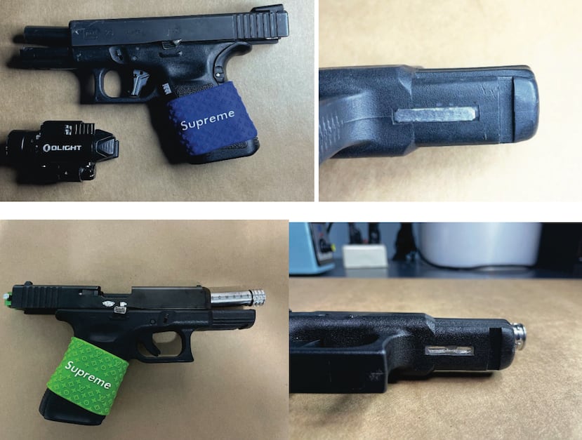 Una denuncia federal pública incluyó esta imagen que muestra las armas que ATF alega que le fueron ocupadas a dos de los sospechosos en relación al asesinato del agente de la Policía Eddie Santiago Rentas en Ponce.