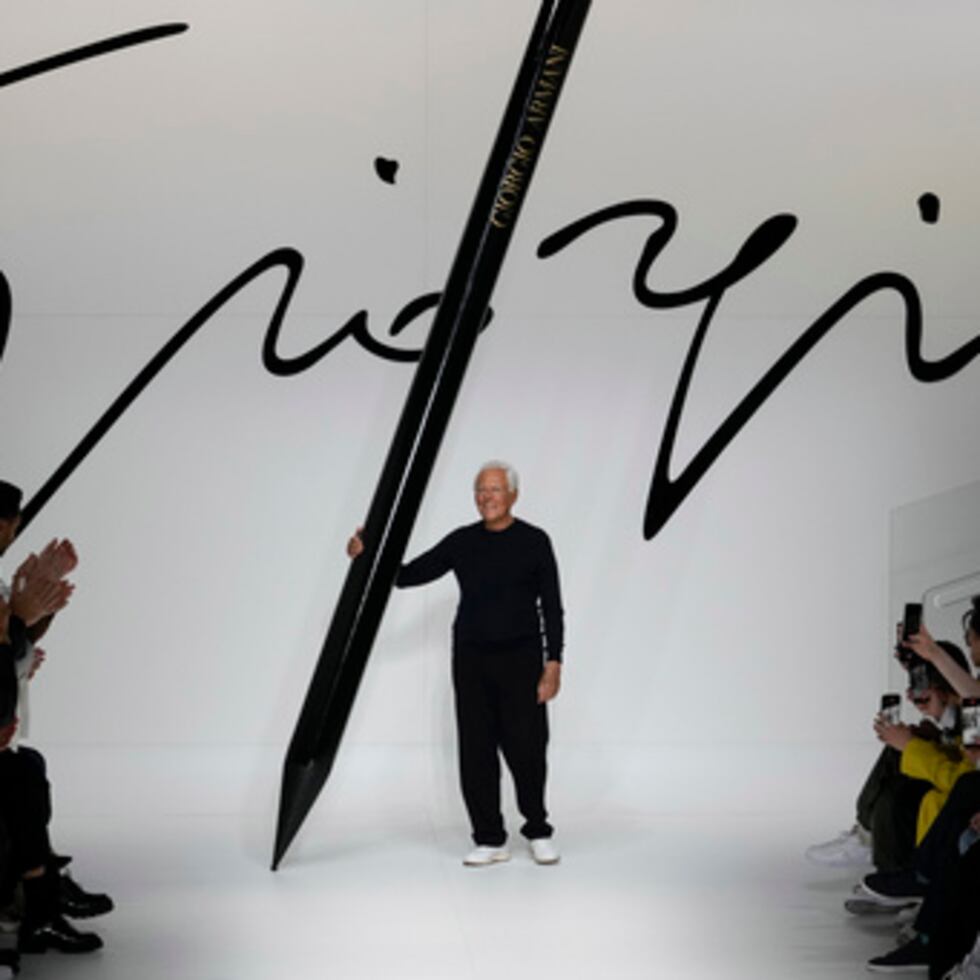 Giorgio Armani triunfa en Milán con su colección Primavera/Verano 2024.