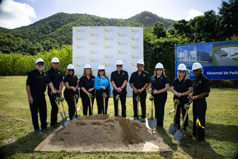 Desde la izquierda, Óscar López, Nelson Olmo, Margarita Prieto, Margarita González, Sara Jiménez, Luis Velázquez, Edwin Cortés, Miriam Nieves y Ángel Castillo.