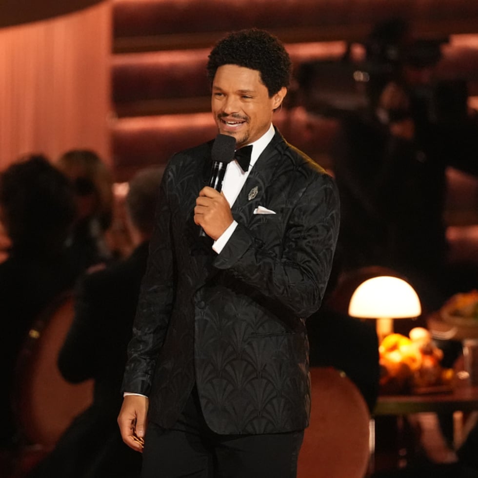 Trevor Noah durante los premios Grammy.