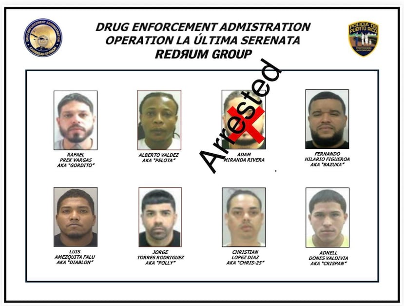Uno de los 23 acusados federales que presuntamente forman parte de la organización criminal La Familia Nunca Muere (LFNM) fue capturado en el estado de Maryland, confirmó la División del Caribe de la Administración para el Control de Drogas (DEA, en inglés). Adam Miranda Rivera fue arrestado en Ocean City mientras vestía el uniforme del parque de diversiones Jolly Roger Amusement Park y portaba una identificación con el nombre de “Geral”.