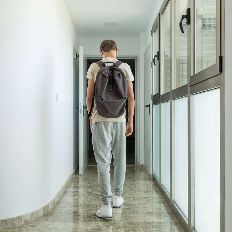 El dominio del cuerpo y la dirección de la mirada construyen una imagen que los observadores decodifican al instante en cualquier contexto social o laboral.