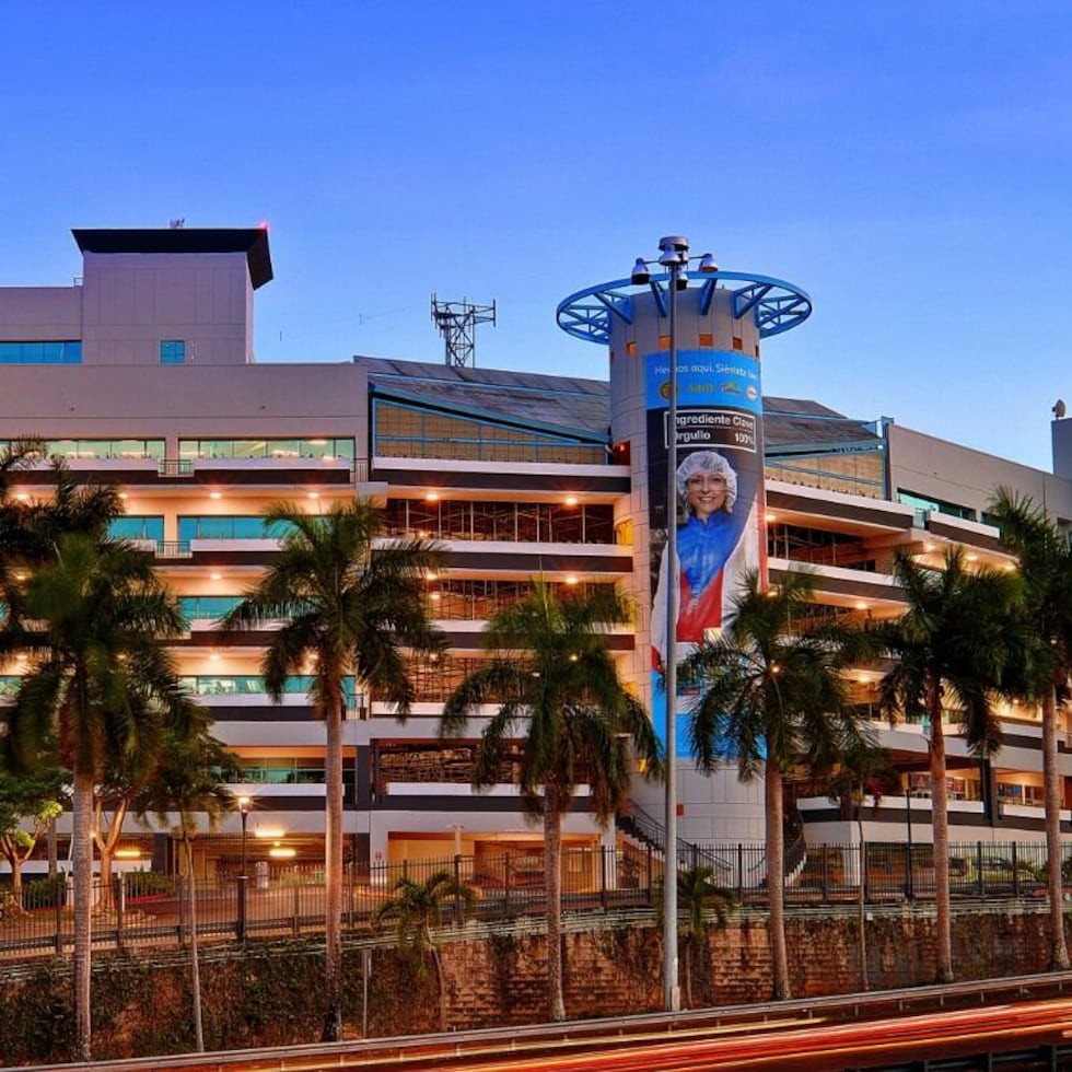 After a quarter with positive operating income for the first time in 18 months, Liberty Puerto Rico's parent company is betting on Christmas sales to close 2025 in a better financial position.