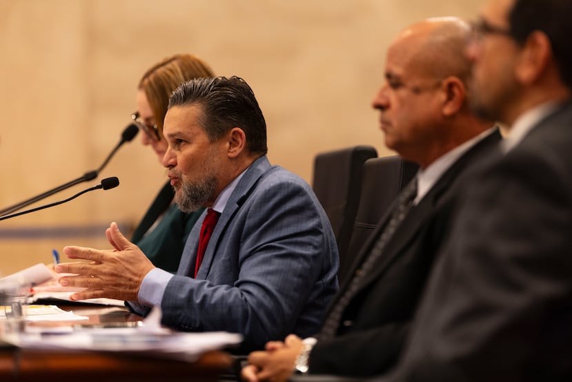 En primer plano, el secretario del DRNA, Waldemar Quiles Pérez.