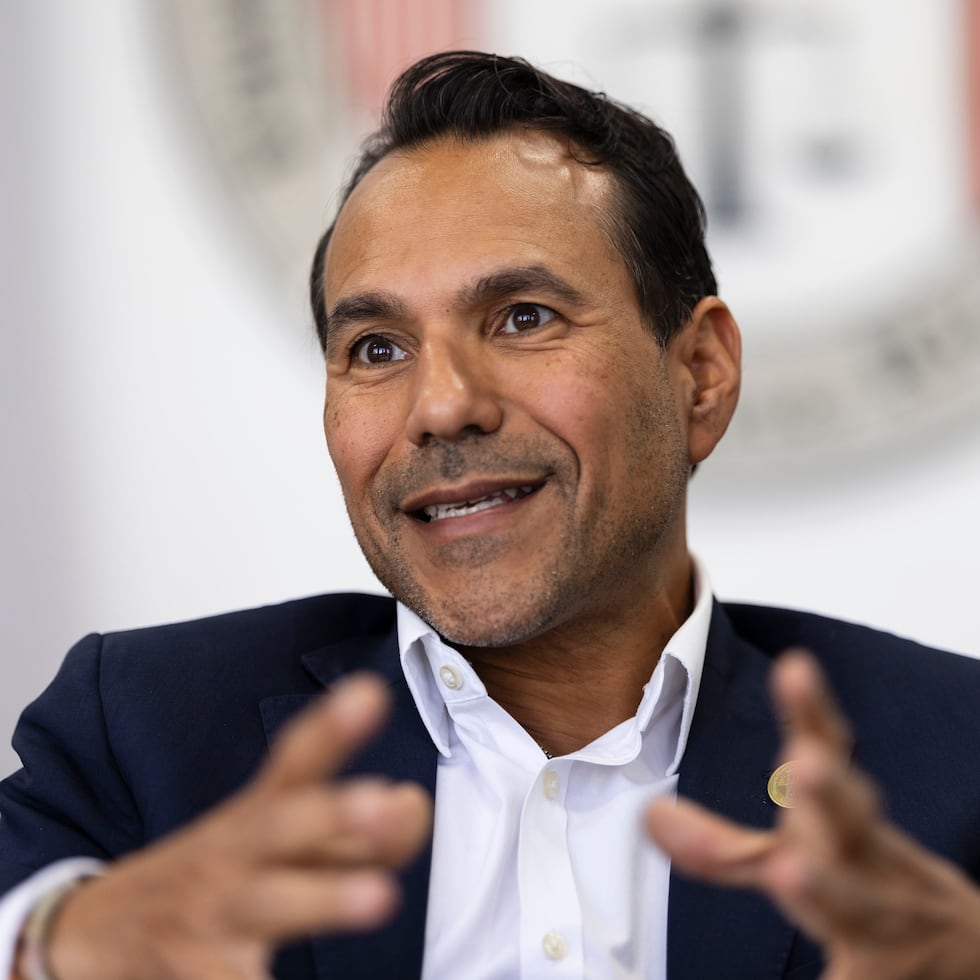 Robert F. Mujica, Jr., held a meeting last Thursday with representatives of LUMA Energy and Genera PR, as well as government officials.