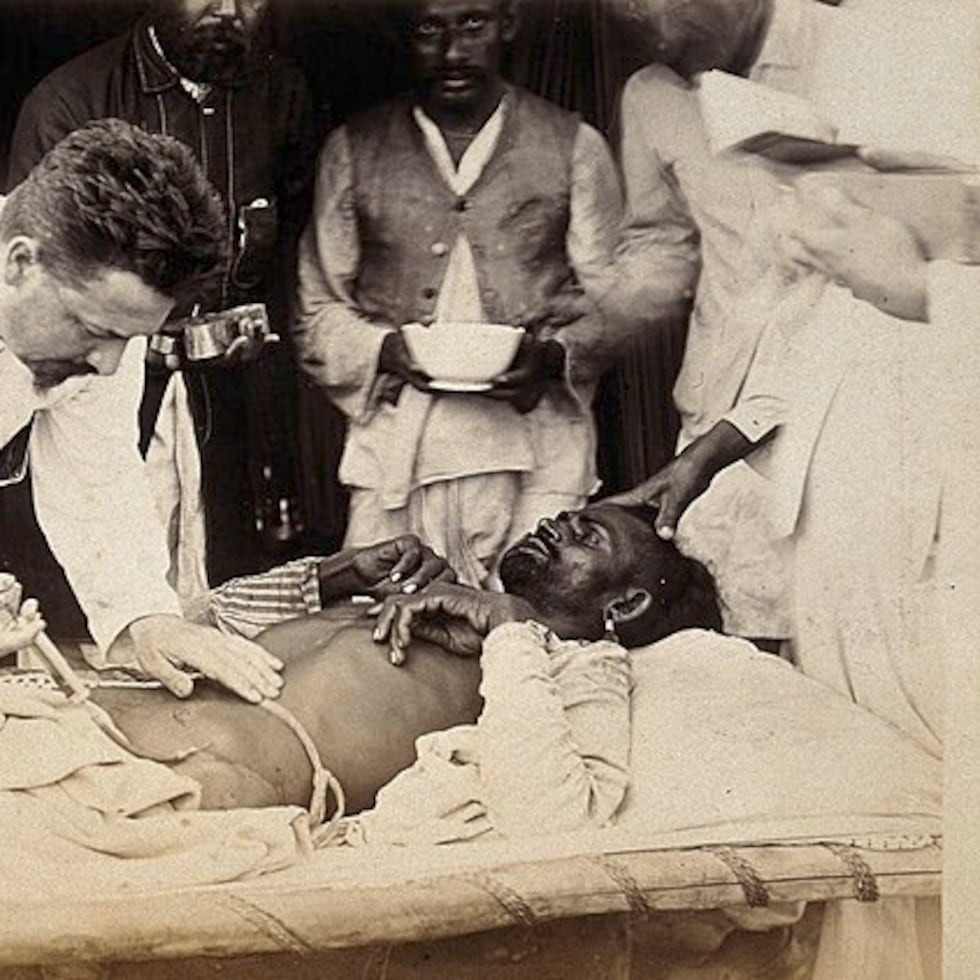 La peste bubónica, enfermedad bacteriana transmitida por la mordedura de pulgas —y que produce inflamación de los nódulos linfáticos; comúnmente en la ingle, las axilas o el cuello— azotó a Puerto Rico en dos ocasiones: 1912 y 1921.