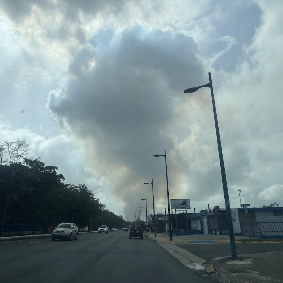 Un incendio forestal fue reportado en la finca Juan Pérez, ubicada entre Carolina y Piñones.