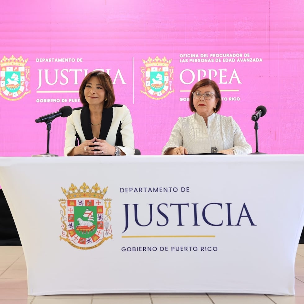 La secretaria de Justicia, Lourdes Gómez, y la procuradora de las Personas de Edad Avanzada, Yolanda Varela, firman acuerdo interagencial.