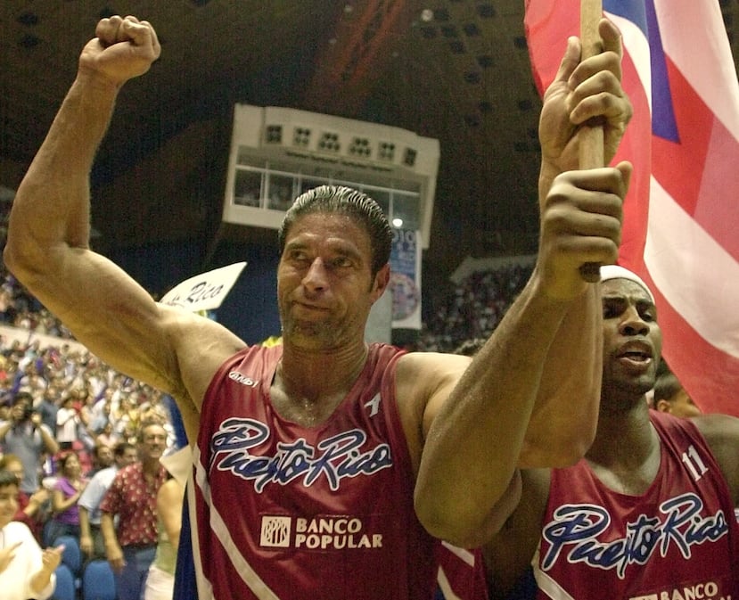 José "Piculín" Ortiz celebra la victoria sobre Canadá en el Preolímpico de 2003.