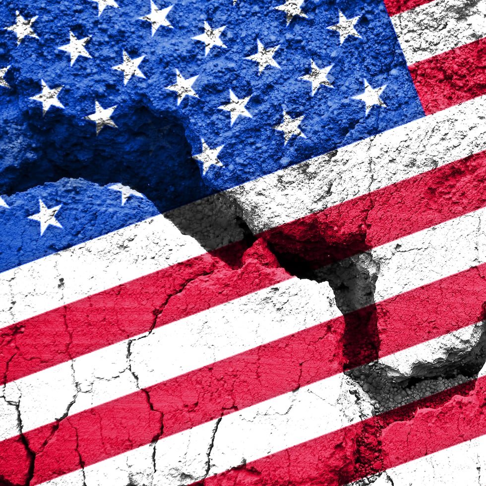 A la hora de celebrar los logros innegables de Estados Unidos, es imposible olvidar esta divergencia originaria y aún presente. La esclavitud y la expulsión de indígenas de sus tierras; es decir, el robo para beneficio de la oligarquía esclavista fue seña de piratería, rasgo que sigue mostrando sus frutos, escribe Roberto Alejandro.