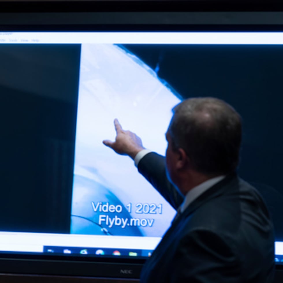 El subdirector de Inteligencia Naval, Scott Bray.