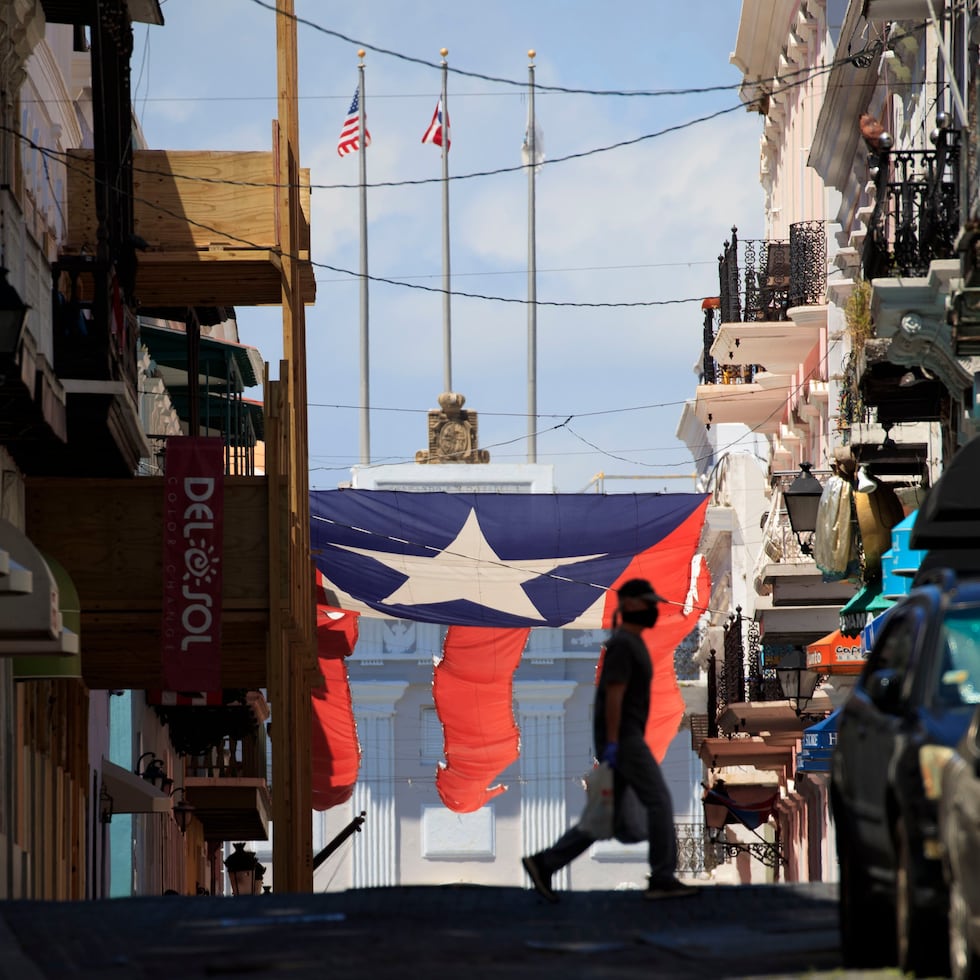 According to the El Nuevo Día poll, the majority of Puerto Ricans have a negative perception of the country's direction.