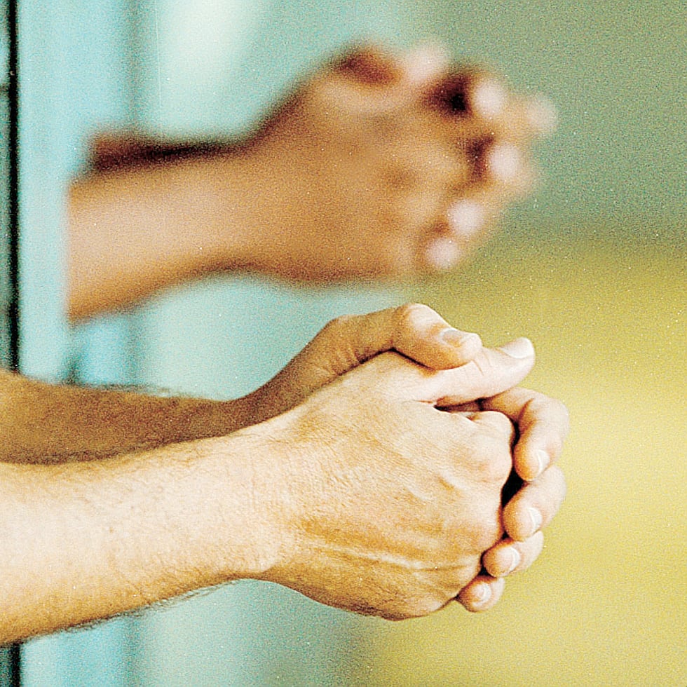 La Fiscalía presentó cargos por varios delitos que incluyen asesinato en primer grado y violaciones a la Ley de Armas contra Christopher Tirado Henríquez, Jordan Lugo Méndez y Orlando Flores Luciano.