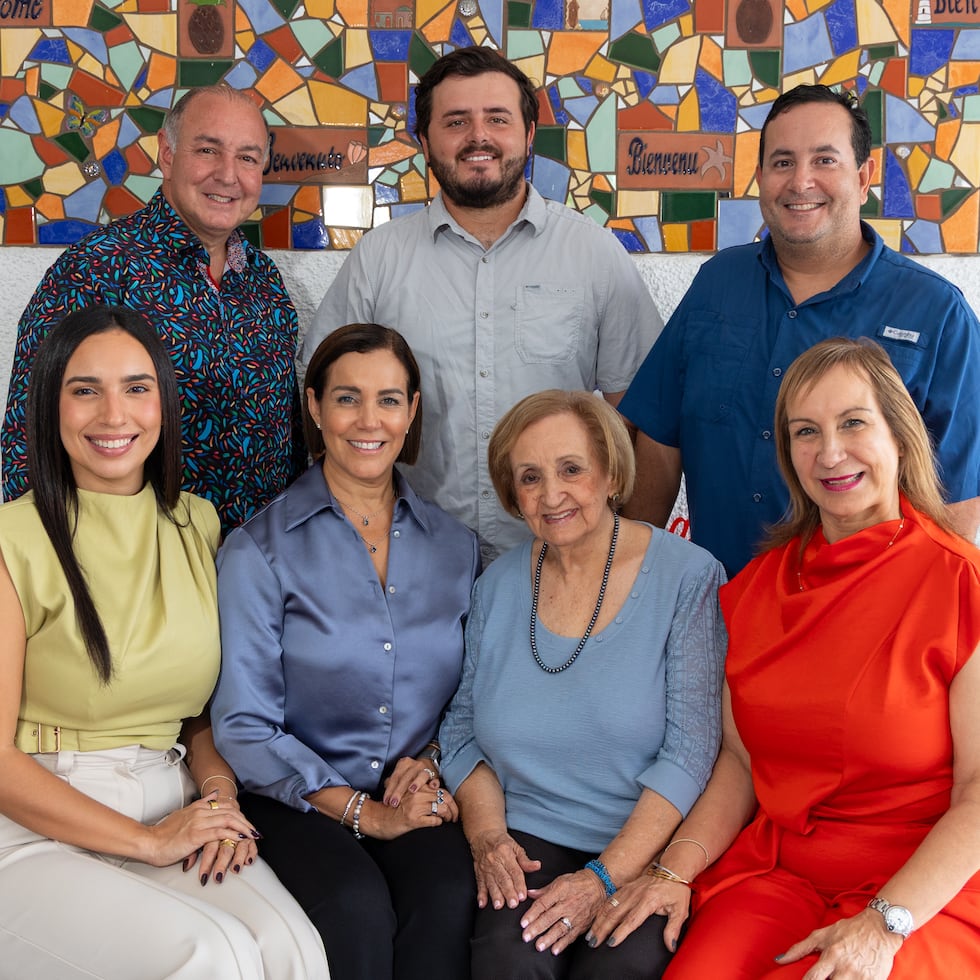 La tercera generación ya comienza a integrarse al negocio. Kassandra Méndez Caro, hija de Sandra, quien se graduó de Hospitality Management en University of Central Florida, trabaja en Ventas y Mercadeo y está a cargo de las redes sociales y el mercadeo de eventos.