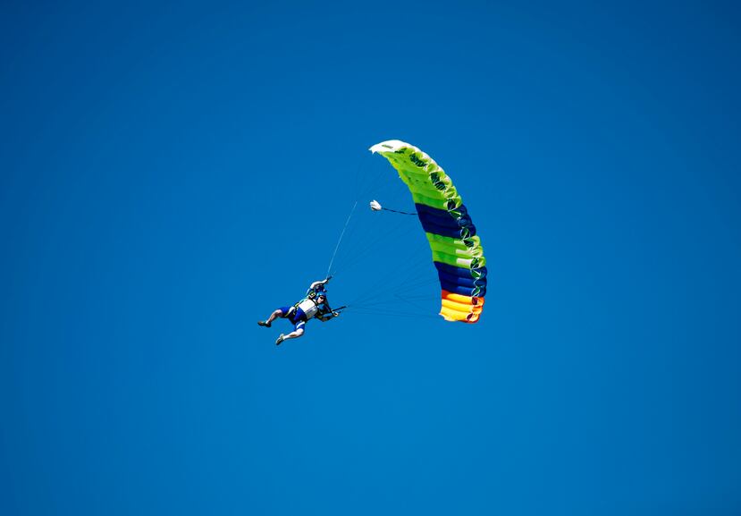 Para los más atrevidos el paracaidismo puede ser una tremenda opción para descubrir la isla, desde el cielo.  (GFR Media)