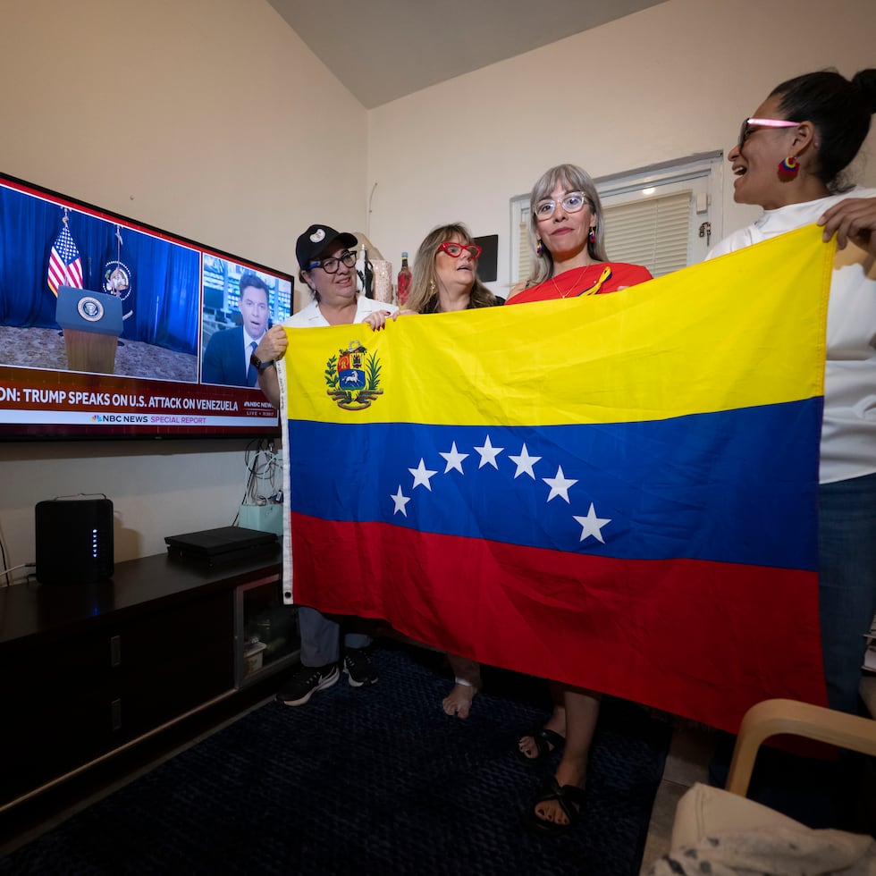 Las venezolanas compartieron juntas la noticia de la captura de Nicolás Maduro, que ha generado mucha “incertidumbre y expectativa” en sus familiares que aún permanecen en Caracas y “celebran escondidos”.