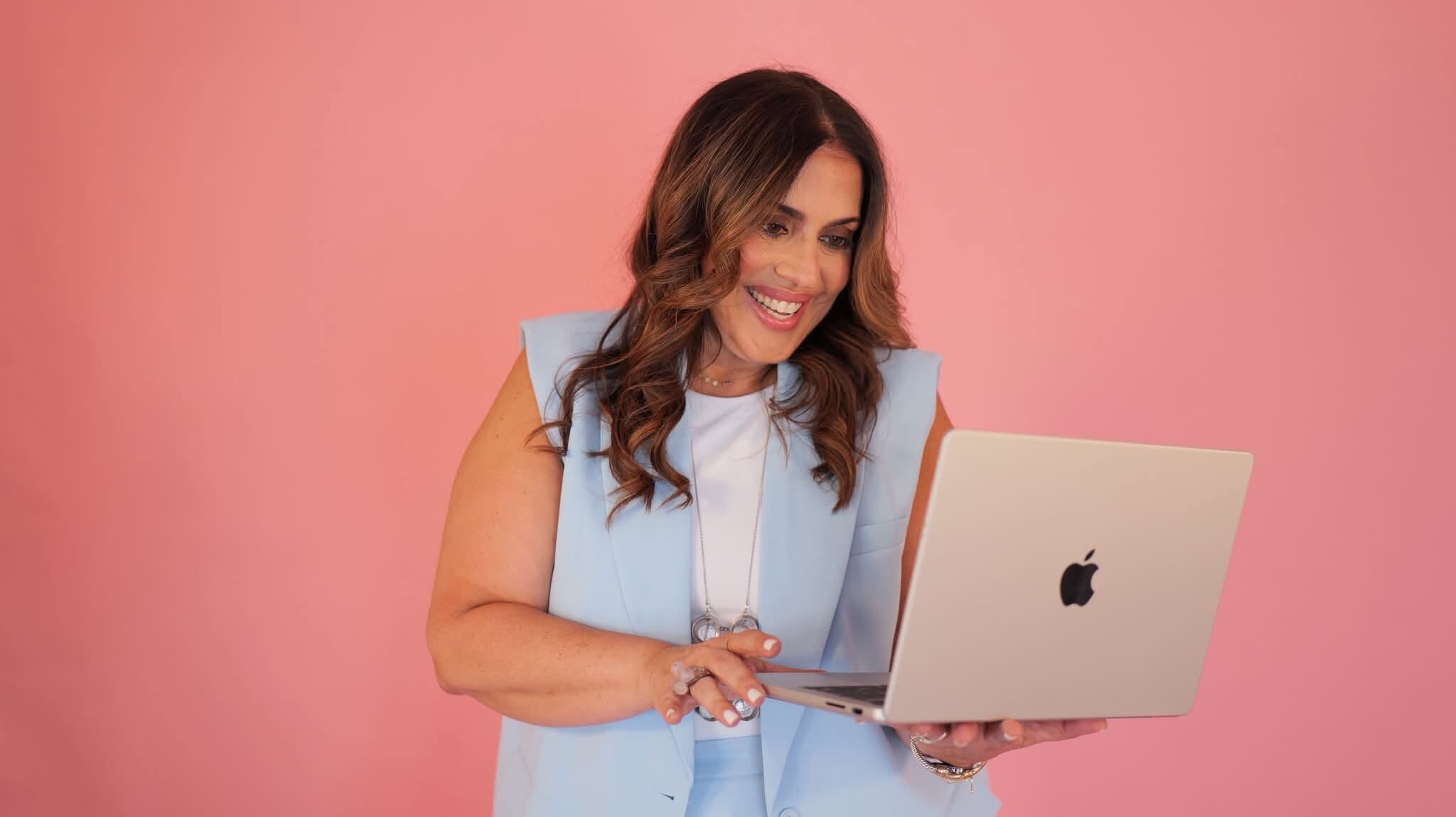 Imagen de la cobertura de: Una Mamá Como Tú lanza “The Mom Lab”, academia virtual para madres
