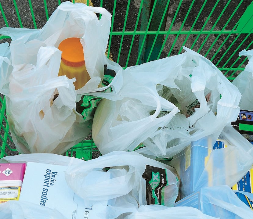 DACO estará pendiente del costo de las bolsas reusables. (GFR Media)