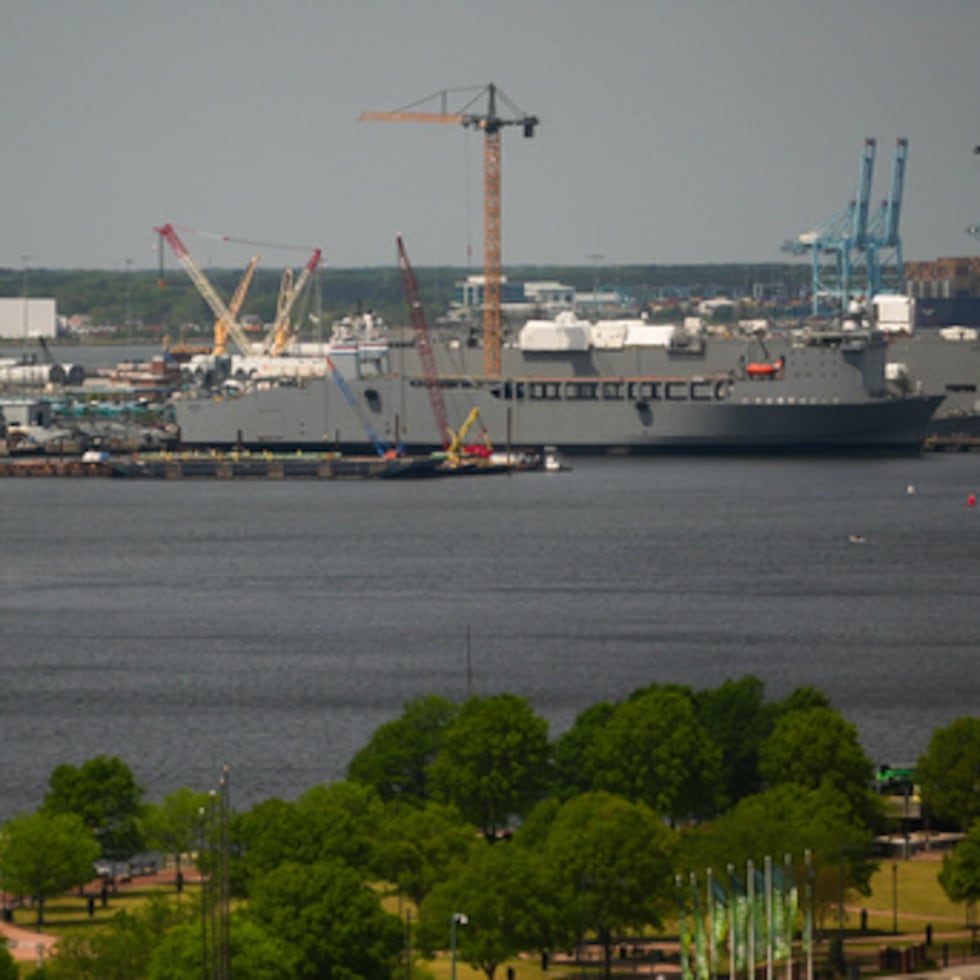 El área de preparación de la granja eólica marina Dominion Energy en la terminal Portsmouth Marine en Portsmouth, Virginia.