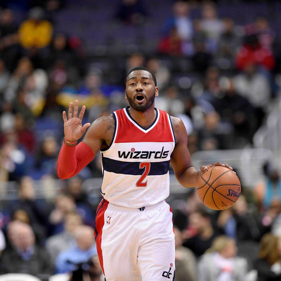 En su mejor temporada, promedió 23.1 unidades y 10.7 asistencias para los Wizards en 2016-17.