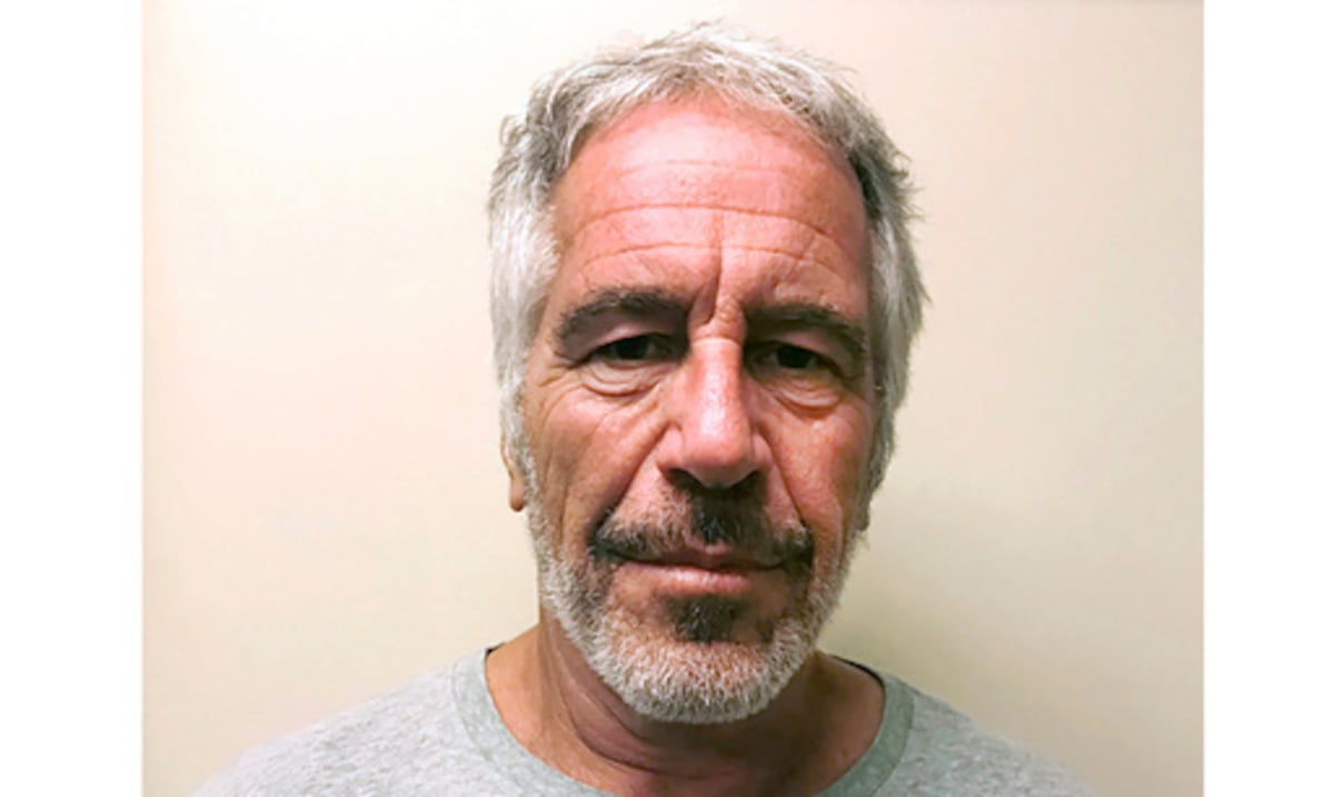 Demandan a FirstBank por supuestamente facilitar operaciones de tráfico sexual de Jeffrey Epstein