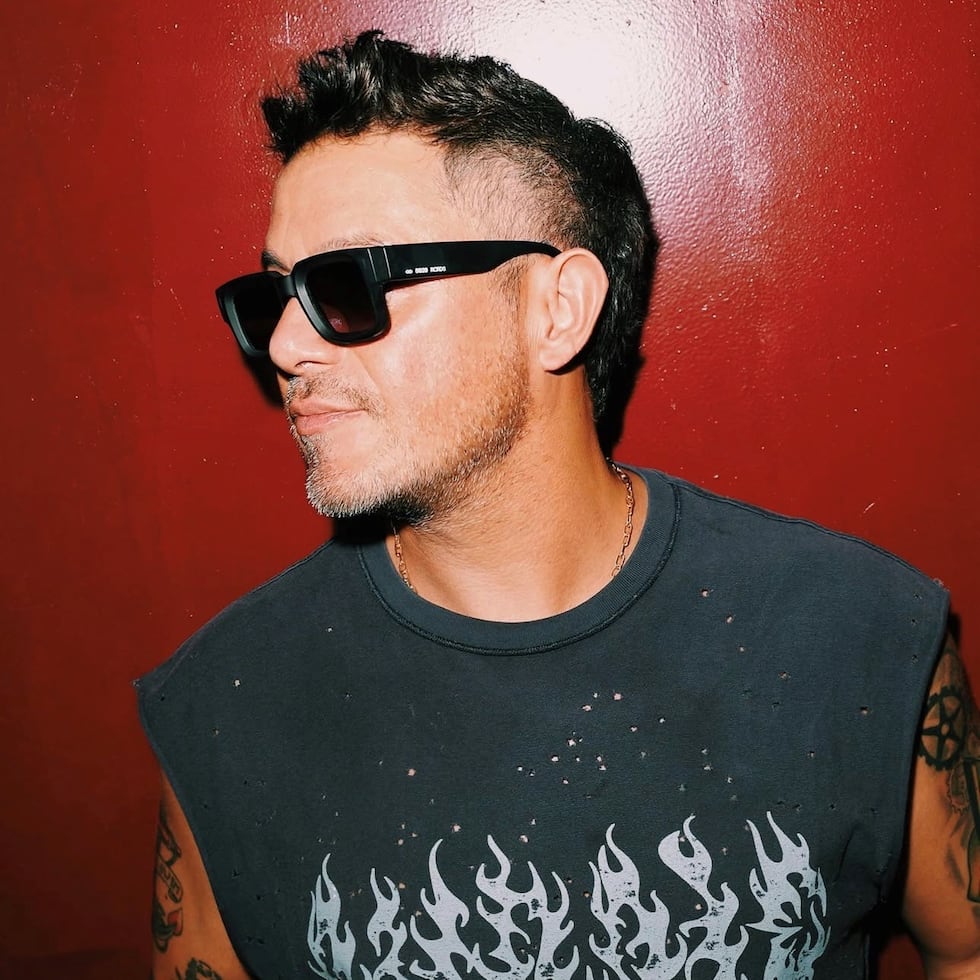 Alejandro Sanz hará un repaso por sus grandes éxitos y además, presentará música nueva de su reciente álbum homónimo “¿Y Ahora Qué?“.