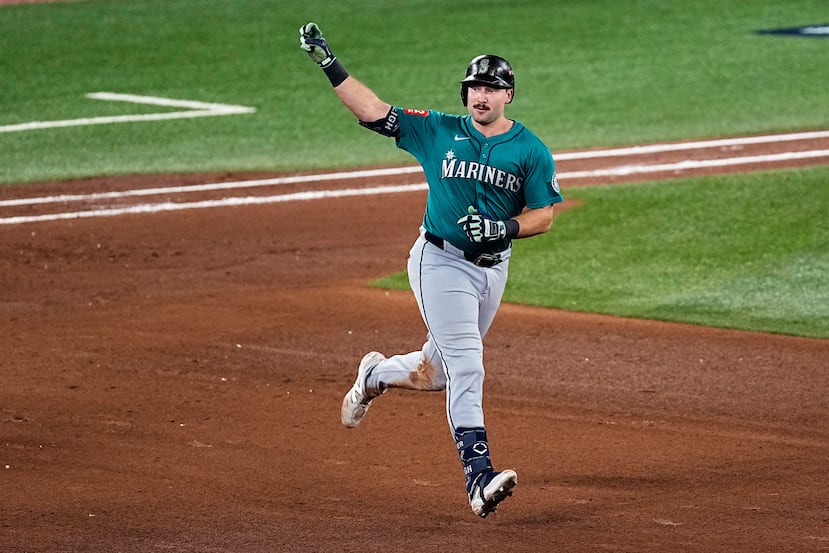 El receptor Cal Raleigh viene de pegar 60 jonrones en la pasada temporada con los Mariners.