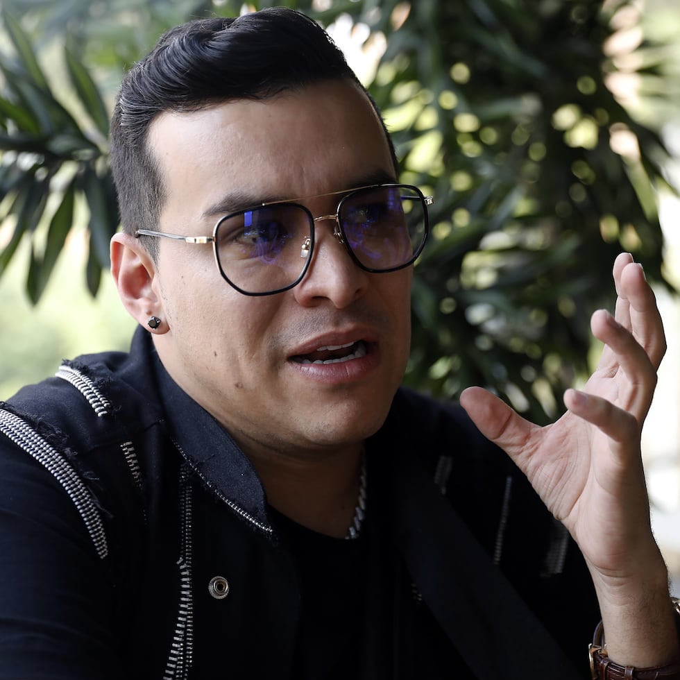 Yeison Orlando Jiménez Galeano, conocido artísticamente como Yeison Jiménez, fue uno de los exponentes más reconocidos de la música popular colombiana en los últimos años. Tenía 34 años.