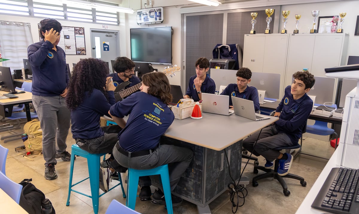 Uso de la inteligencia artificial en las escuelas: Educación da paso a nuevas tecnologías