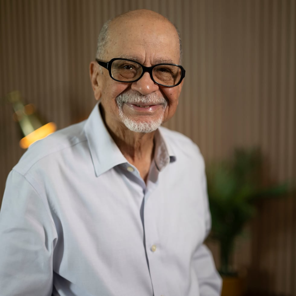 El doctor Rafael Burgos Calderón continúa activo en su práctica de prevención de enfermedades renales.