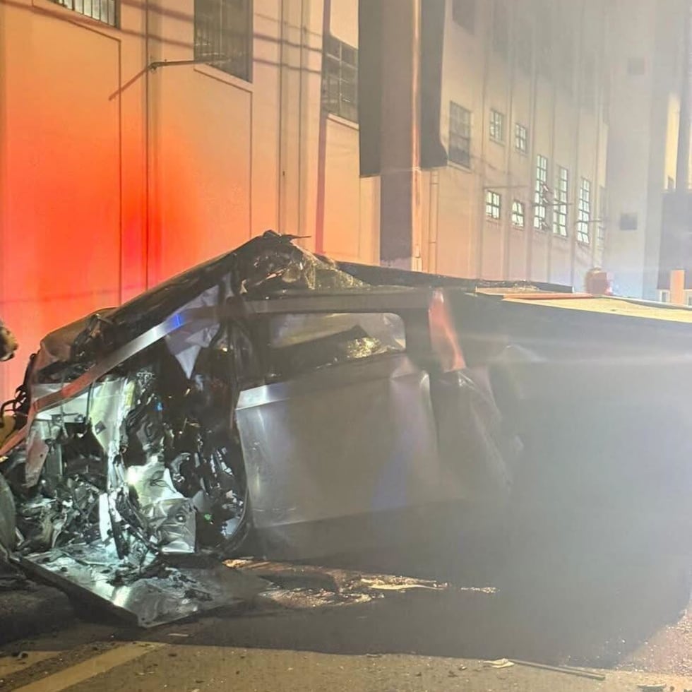 Agentes de la División Patrulla de Carreteras de Mayagüez, en unión al fiscal José Arocho y personal de Servicios Técnicos del Cuerpo de Investigaciones Criminales (CIC), investigan el incidente.