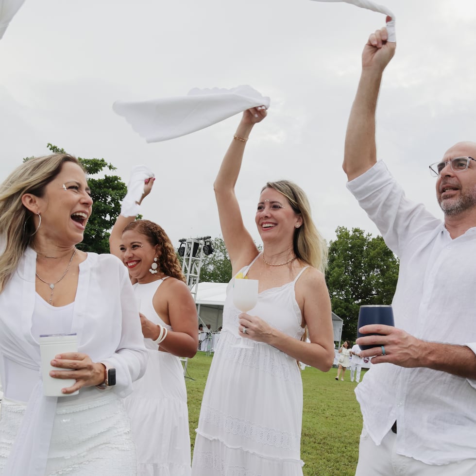 Dîner en Blanc reúne a participantes vestidos de blanco en una experiencia única que integra gastronomía, diseño, convivencia y sentido de comunidad.