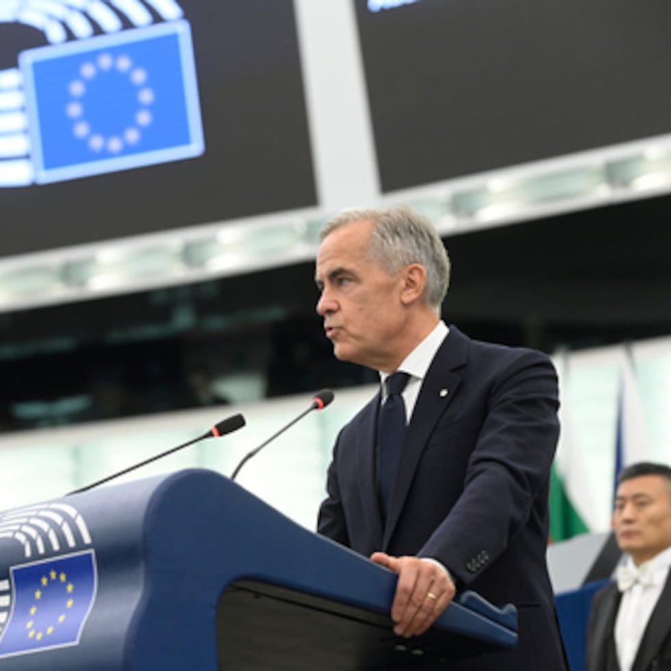 El primer ministro de Canadá, Mark Carney, pronuncia un discurso este jueves durante una sesión solemne del Parlamento Europeo en Estrasburgo, Francia.