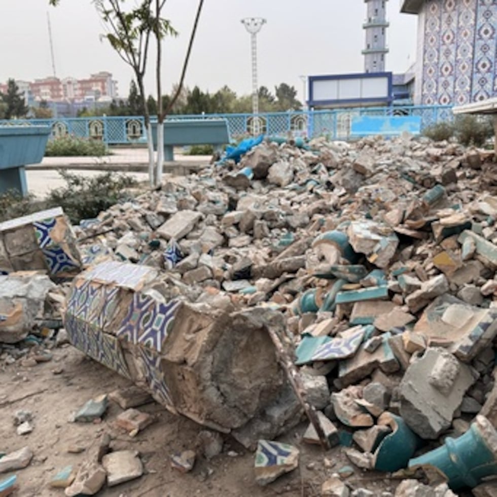Terremoto daña la histórica Mezquita Azul en Afganistán.