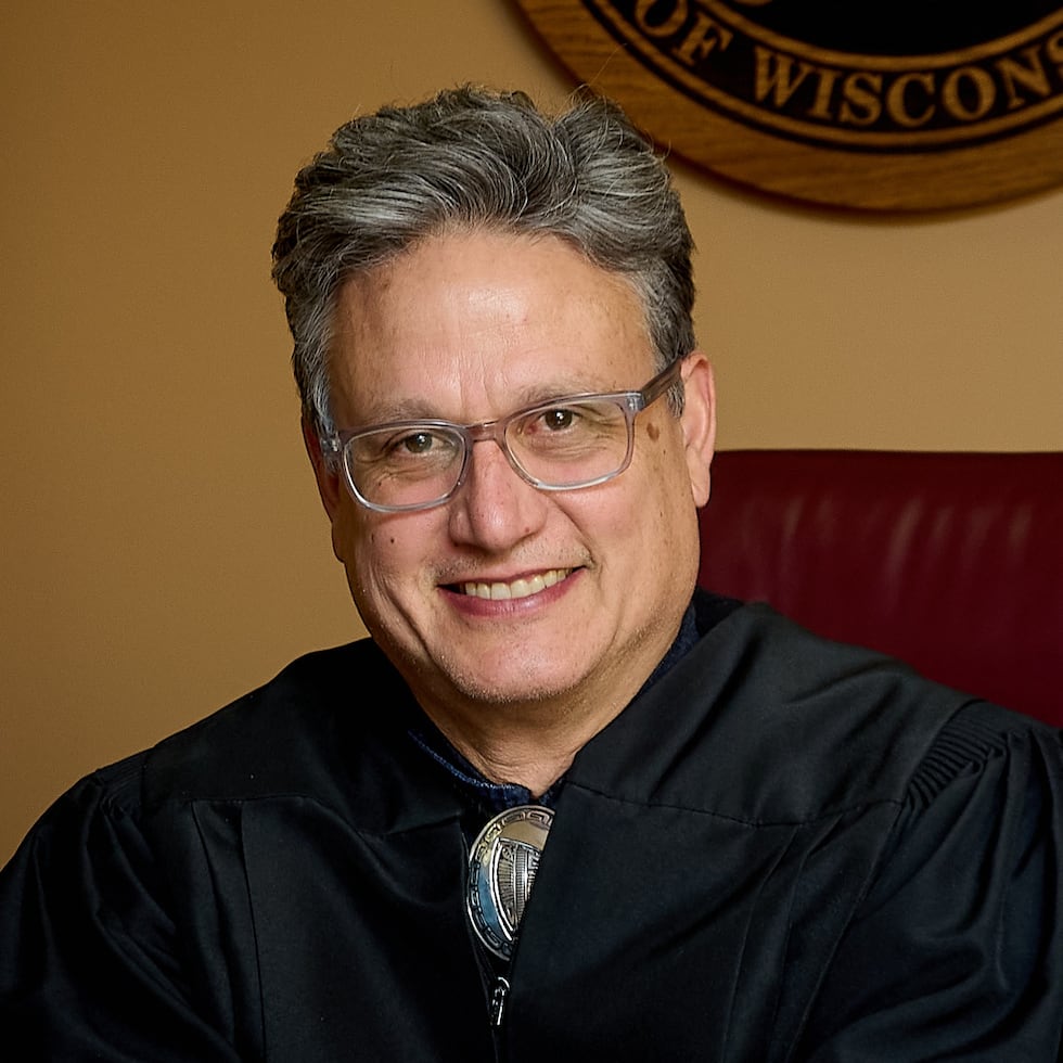 Residente de Milwaukee, Colón es juez del Tribunal de Apelaciones de Wisconsin desde 2023.