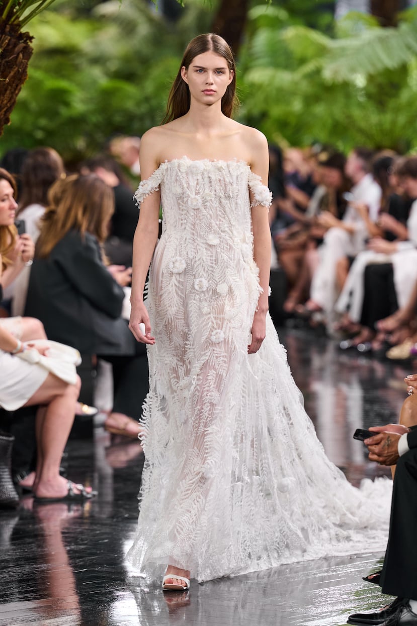 Vestido de novia que abrió el desfile de la colección otoño-invierno 2026-2027 de alta costura de Christian Dior.