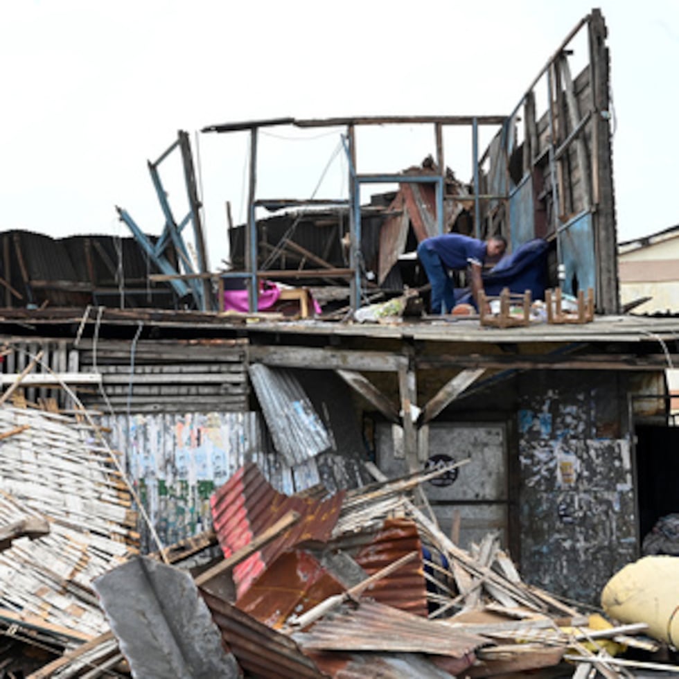 El ciclón tropical tocó tierra a última hora del martes y causó una destrucción generalizada en la principal ciudad portuaria de Toamasina, en la costa oriental, antes de arrasar todo el país.