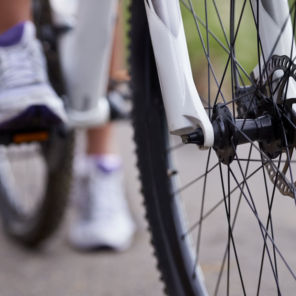 Tras el incidente, los ciclistas entraron a una urbanización cercana para resguardarse, pues temían que el individuo regresara a buscarlos.