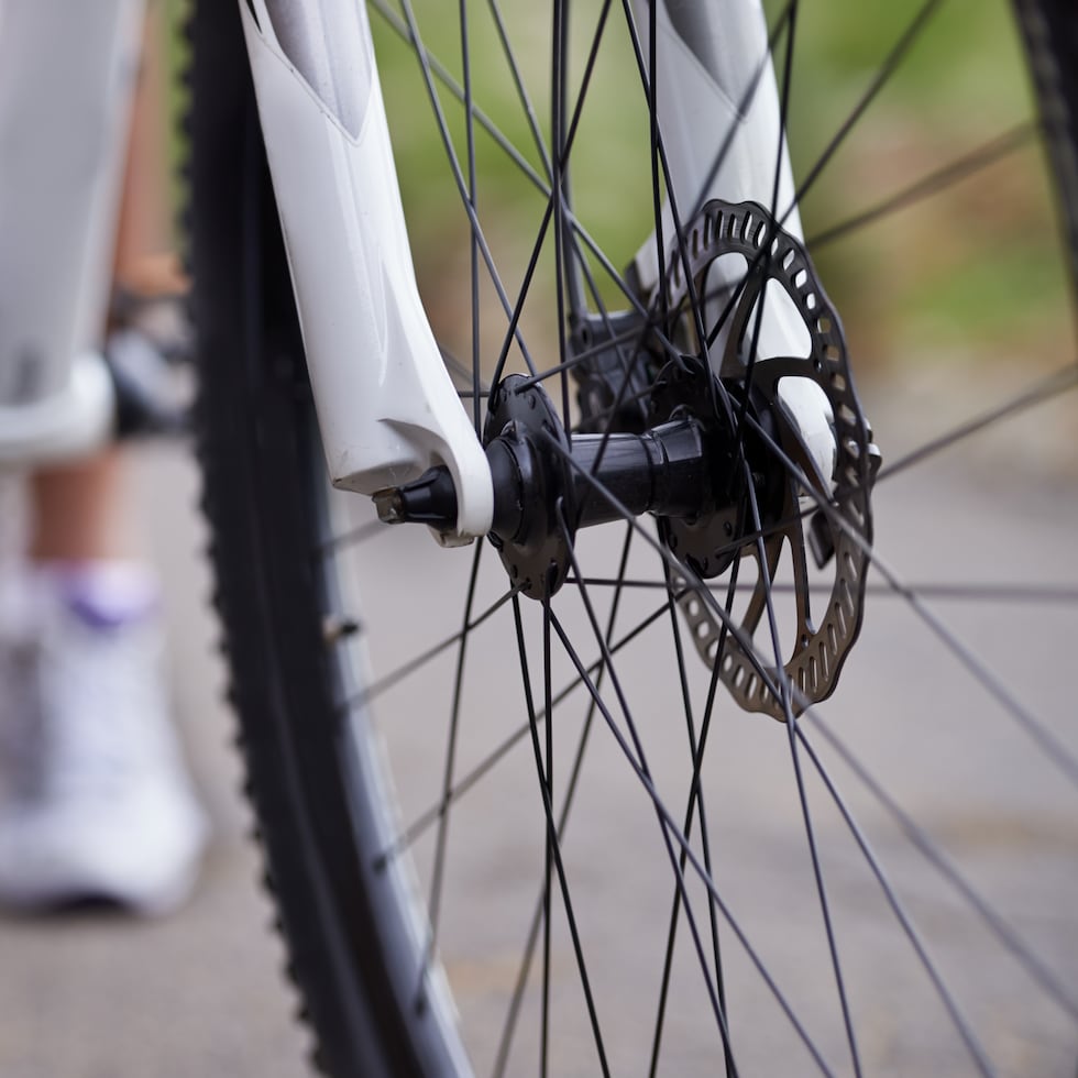 Las ciclistas se lograron refugiar en la residencia de unas personas en Vega Baja tras el altercado.