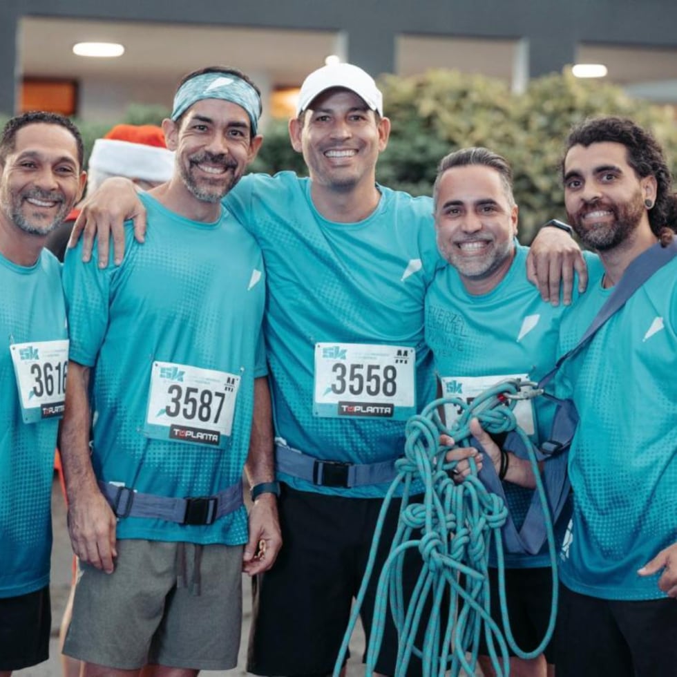 El lema del 5K Mar Azul es “Salimos juntos, llegamos juntos”, porque resaltan que es mucho más que una carrera, al ofrecer la oportunidad de unirse como comunidad, correr con propósito y recordar que nadie tiene porque llegar solo a la meta.