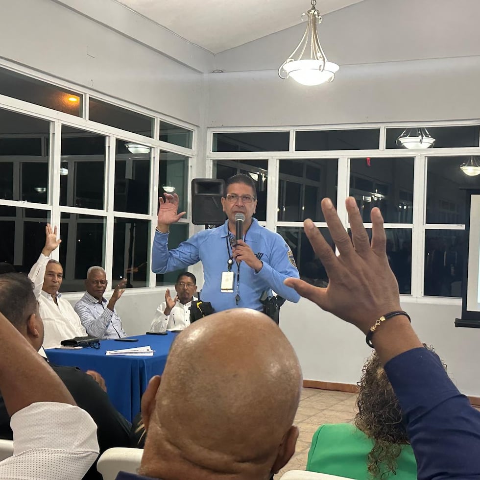 El conversatorio de la Policía reunió a líderes de la comunidad extranjera, como el cónsul dominicano Arsenio Borges Rodríguez.