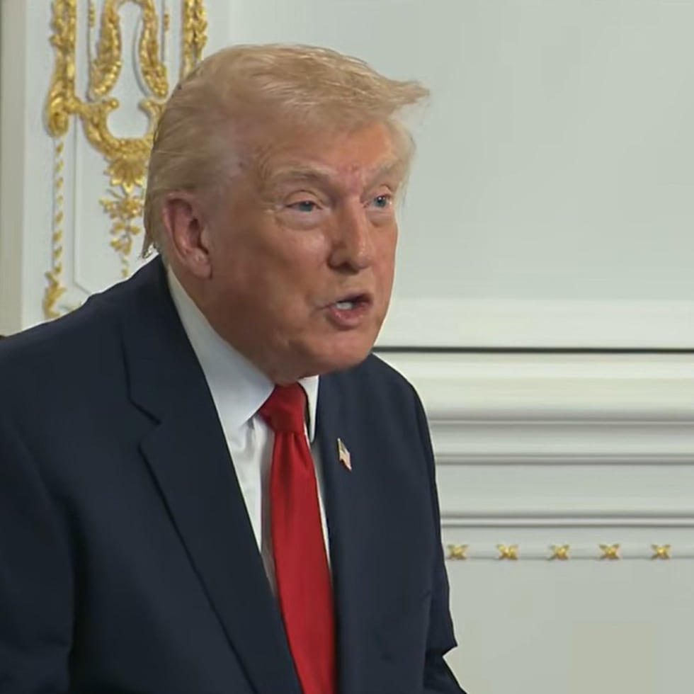 Captura de video tomado de una transmisión de la Casa Blanca del presidente de Estados Unidos, Donald Trump, durante una declaración este jueves, desde Palm Beach.