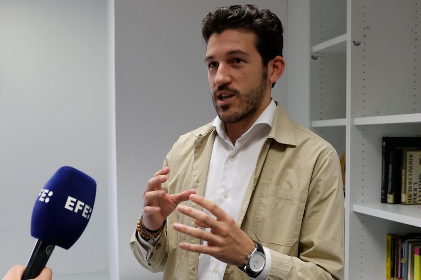 El director de Formación y Gestión del Talento de la Fundación, Pedro Gutiérrez Crespo, durante la entrevista concedida a la Agencia EFE. La Fundación SEPI se ha marcado el objetivo de que la primera edición de los Cursos de Verano, que comienzan el próximo 7 de julio en el Campus Los Peñascales (Torrelodones, Madrid), sean el escenario en el que se cree un marco común de conocimiento en asuntos como la innovación tecnológica o la autonomía europea. EFE/J.J. Guillén