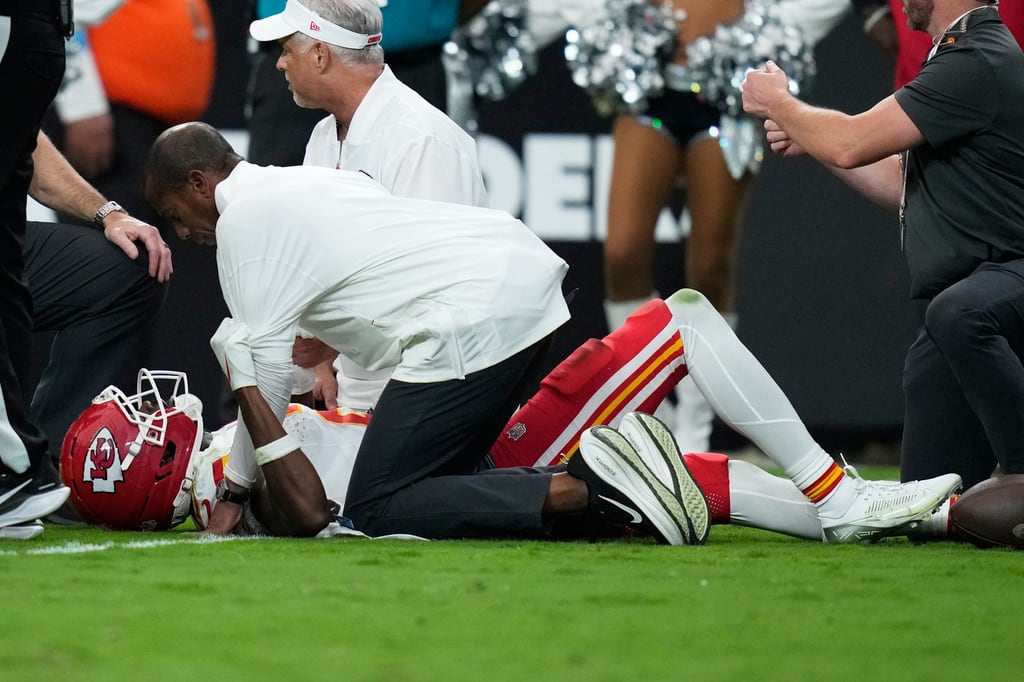Jugadores se arrodillan a orar tras escalofriante lesión de Tyquan Thornton