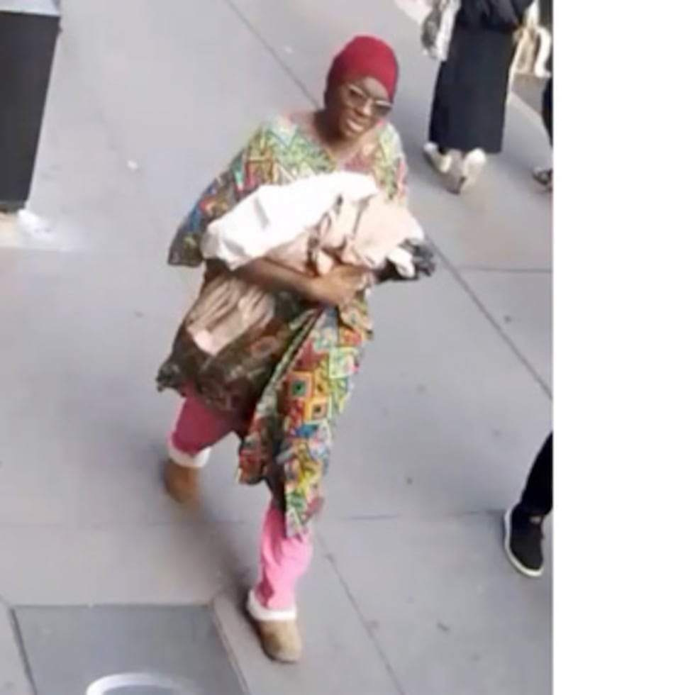 El bebé fue abandonado el lunes en un pasillo de la estación de metro 34th Street-Penn Station durante la hora pico de la mañana, que suele estar abarrotada.