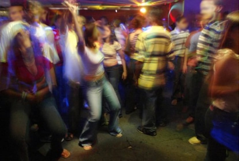 En los últimos tiempos, funcionarios del área cultural y miembros de la Unión de Escritores y Artistas de la isla han criticado la promoción y difusión de "entregas pseudoartísticas" y "expresiones vulgares, banales y mediocres" consideradas más "notorias" en el caso del género musical reguetón. (Archivo)