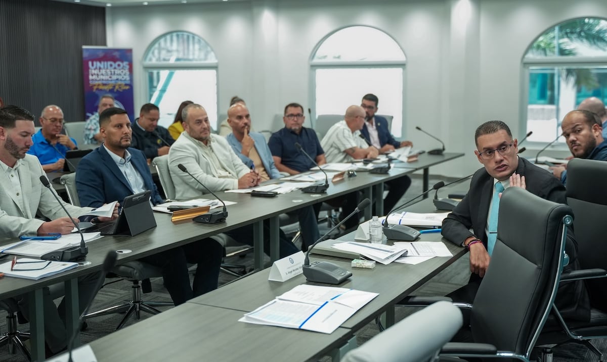 Alcaldes del PNP piden reunión a Jennifer González tras veto a medidas para municipios